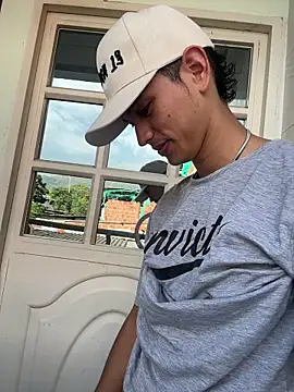 Snapshot of HarryGaze chatting on February 28, 2026, 1:44 pm HarryGaze online show from February 28, 2026, 1:44 pm