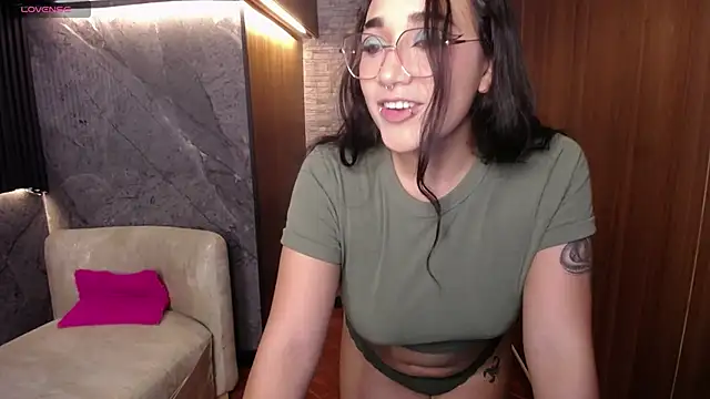 Aura cute  online show from March 17, 2026, 12:35 am