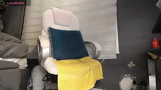 dirty 27cms online show from October 21, 2025, 12:00 am