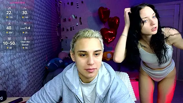 LuxuryLoverss online show from March 5, 2026, 4:09 am