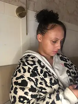 mayawesttt online show from April 15, 2026, 10:21 pm