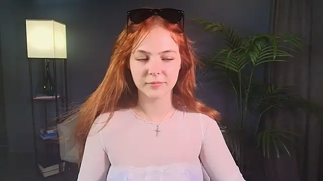 Elle Funning online show from June 25, 2026, 3:28 pm