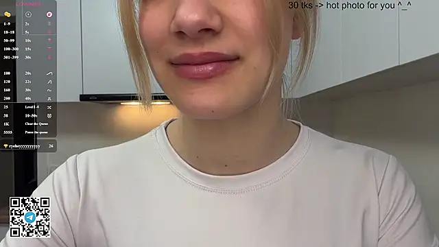 Snapshot of Carolini_i chatting on April 26, 2026, 5:43 pm Carolini i online show from April 26, 2026, 5:43 pm