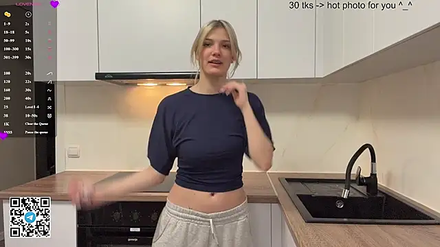 Snapshot of Carolini_i chatting on April 27, 2026, 5:55 pm Carolini i online show from April 27, 2026, 5:55 pm