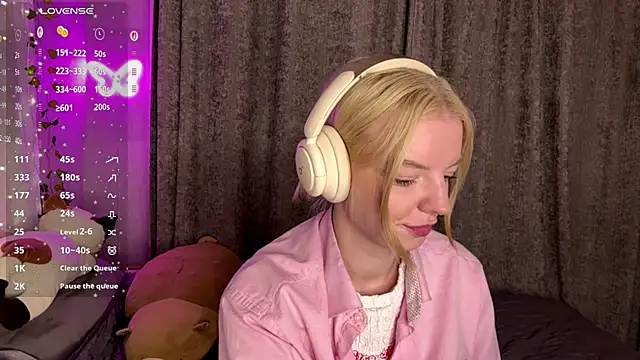 Snapshot of Marry_Sornatiko chatting on July 16, 2026, 6:05 pm Marry Sornatiko online show from July 16, 2026, 6:05 pm