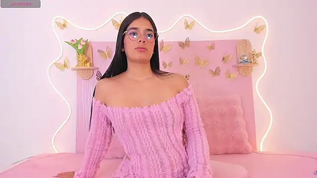 Isaa-queen online show from April 8, 2026, 8:54 pm