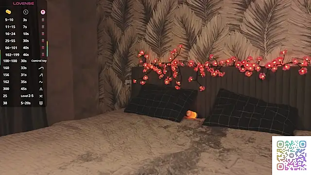 HinaVibe online show from April 15, 2026, 2:21 pm