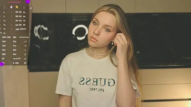 HinaVibe online show from March 26, 2026, 1:42 pm