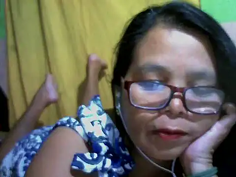 Flowerblossom123 online show from May 11, 2026, 2:56 pm