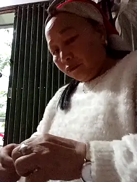 heesuu11 online show from April 2, 2026, 10:55 am