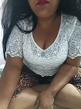 Moonae online show from April 10, 2026, 1:51 pm