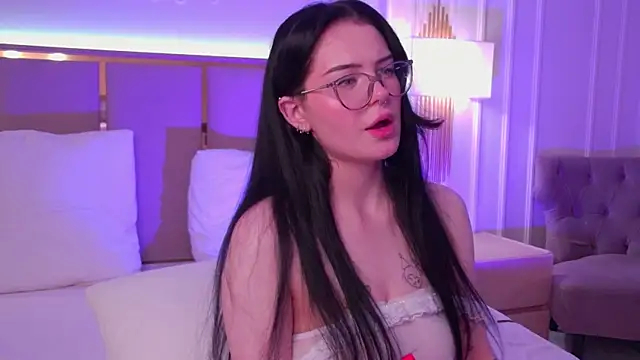 CindyMil online show from June 28, 2026, 3:51 pm