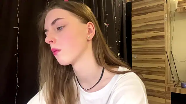 Snapshot of PollyDream chatting on March 2, 2026, 8:21 am PollyDream online show from March 2, 2026, 8:21 am