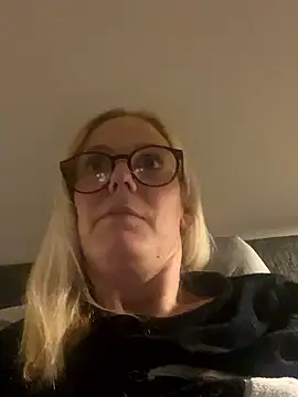 Snapshot of Amelie_BlondeXX chatting on February 25, 2026, 9:25 pm Amelie BlondeXX online show from February 25, 2026, 9:25 pm