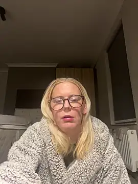 Snapshot of Amelie_BlondeXX chatting on February 28, 2026, 10:42 pm Amelie BlondeXX online show from February 28, 2026, 10:42 pm