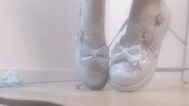 vanillemilk online show from June 1, 2026, 6:29 pm