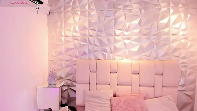 mell muller online show from April 9, 2026, 12:00 pm