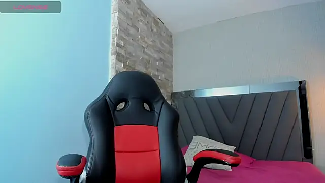 LUCIA KHAN online show from April 13, 2026, 7:07 pm