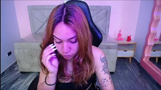 Snapshot of Andrea_ch01 chatting on February 28, 2026, 7:35 pm Andrea ch01 online show from February 28, 2026, 7:35 pm