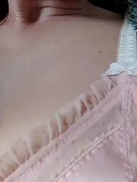 Snapshot of lily2022 chatting on February 25, 2026, 3:45 pm lily2022 online show from February 25, 2026, 3:45 pm