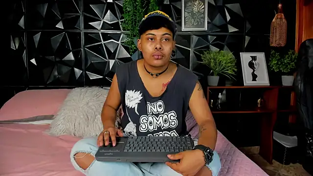 Noha  scott online show from April 4, 2026, 1:39 pm