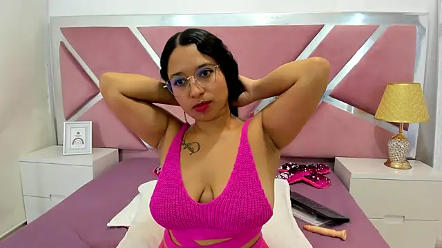 AvieRose online show from April 16, 2026, 9:39 pm