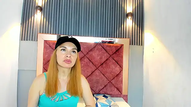 ESTHEER VARGAS online show from March 3, 2026, 7:54 pm