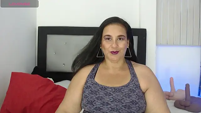 Sharlot curvy online show from April 7, 2026, 8:54 pm