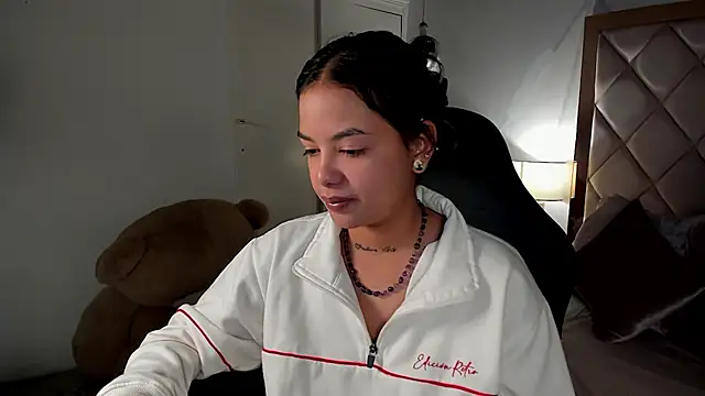 dulce lyraa1 online show from June 12, 2026, 4:10 am