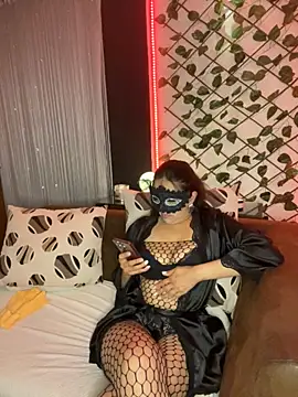 MoonGoddess424 online show from May 19, 2026, 4:19 am