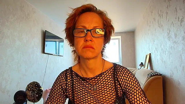 LioraWeiss online show from May 21, 2026, 8:01 am