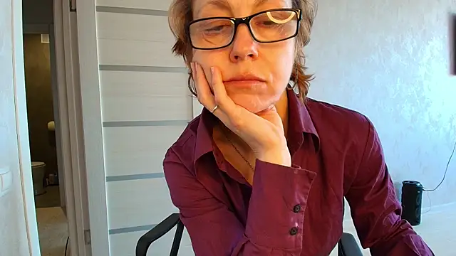 LioraWeiss online show from May 5, 2026, 7:11 am