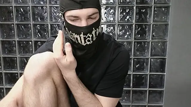 chantatummm online show from April 14, 2026, 6:07 am