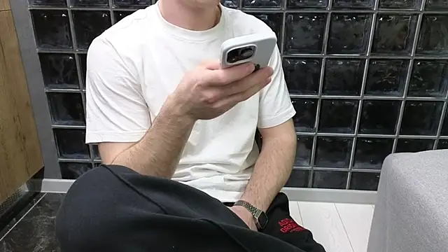 chantatummm online show from April 12, 2026, 6:11 pm