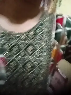 Snapshot of Rashmika_Mandana chatting on April 16, 2026, 7:14 pm Rashmika Mandana online show from April 16, 2026, 7:14 pm