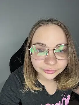 Snapshot of Caboniahoney chatting on February 27, 2026, 11:32 am Caboniahoney online show from February 27, 2026, 11:32 am