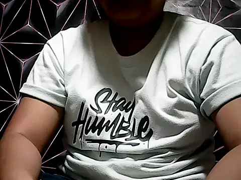 Snapshot of Flowerbebe chatting on May 22, 2026, 11:41 am Flowerbebe online show from May 22, 2026, 11:41 am