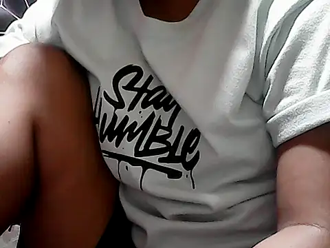 Snapshot of Flowerbebe chatting on May 23, 2026, 4:33 am Flowerbebe online show from May 23, 2026, 4:33 am
