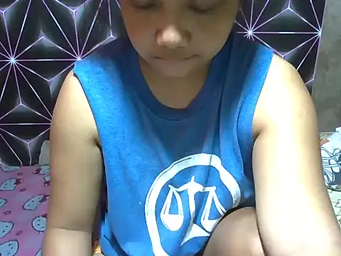 Snapshot of Flowerbebe chatting on May 1, 2026, 12:04 am Flowerbebe online show from May 1, 2026, 12:04 am