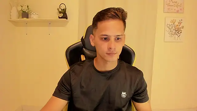 Snapshot of sexy_andres01 chatting on June 2, 2026, 10:10 pm sexy andres01 online show from June 2, 2026, 10:10 pm
