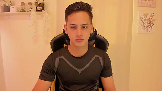 Snapshot of sexy_andres01 chatting on April 12, 2026, 2:31 pm sexy andres01 online show from April 12, 2026, 2:31 pm