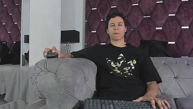 Snapshot of TonyBenedetti chatting on July 21, 2026, 8:32 pm TonyBenedetti online show from July 21, 2026, 8:32 pm
