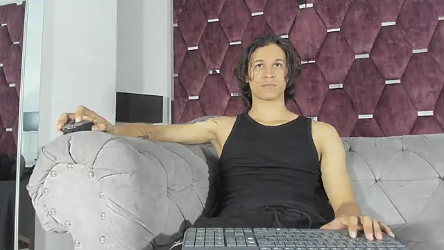Snapshot of TonyBenedetti chatting on May 27, 2026, 9:33 pm TonyBenedetti online show from May 27, 2026, 9:33 pm