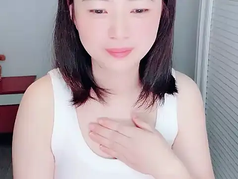 Snapshot of youmi_y chatting on March 1, 2026, 3:56 pm youmi y online show from March 1, 2026, 3:56 pm