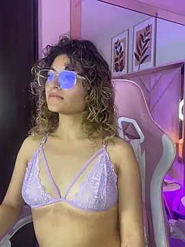 emilyjonesss  online show from April 10, 2026, 9:55 pm