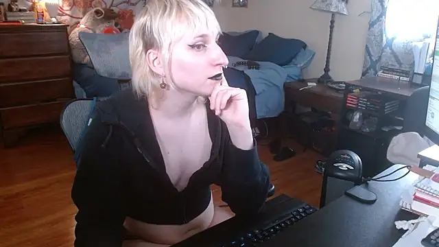 Snapshot of faye_rose chatting on February 24, 2026, 5:36 pm faye rose online show from February 24, 2026, 5:36 pm