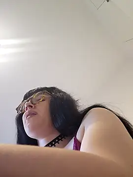 Mommynatrix online show from April 3, 2026, 4:35 pm