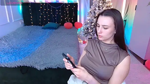 Snapshot of Vivian_Wee chatting on February 27, 2026, 9:14 pm Vivian Wee online show from February 27, 2026, 9:14 pm