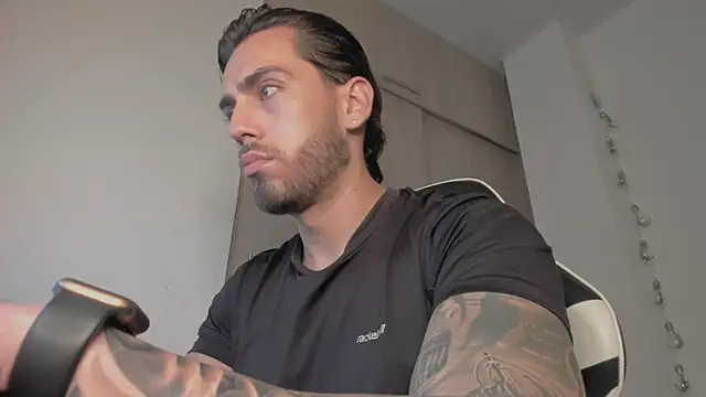 Axel  Blaze online show from April 13, 2026, 12:53 pm