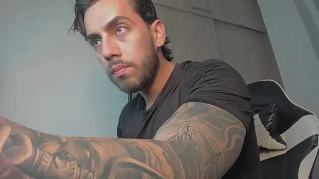 Snapshot of Axel__Blaze chatting on June 5, 2026, 1:39 pm Axel Blaze online show from June 5, 2026, 1:39 pm